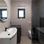 Vila Palazzo Maestral Beachfront By Guide Karlobag