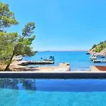 Vila Palazzo Maestral Beachfront By Guide