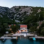 Palazzo Maestral Beachfront By Guide * Karlobag