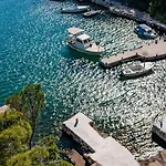 Palazzo Maestral Beachfront By Guide