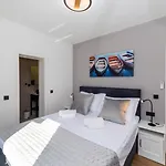 Palazzo Maestral Beachfront By Guide Vila Karlobag