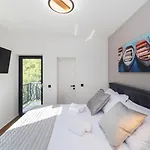 Vila Palazzo Maestral Beachfront By Guide *