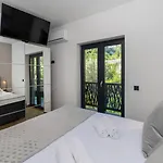 Palazzo Maestral Beachfront By Guide Vila Karlobag