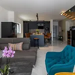 Vila Palazzo Maestral Beachfront By Guide *