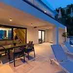 Palazzo Maestral Beachfront By Guide *