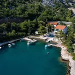 Palazzo Maestral Beachfront By Guide Vila Karlobag