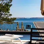 Vila Palazzo Maestral Beachfront By Guide *
