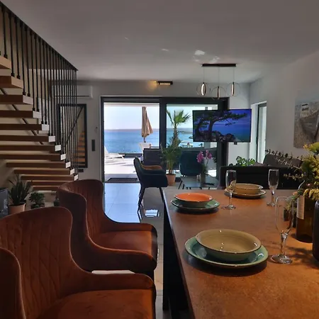 Villa Palazzo Maestral Beachfront By Guide