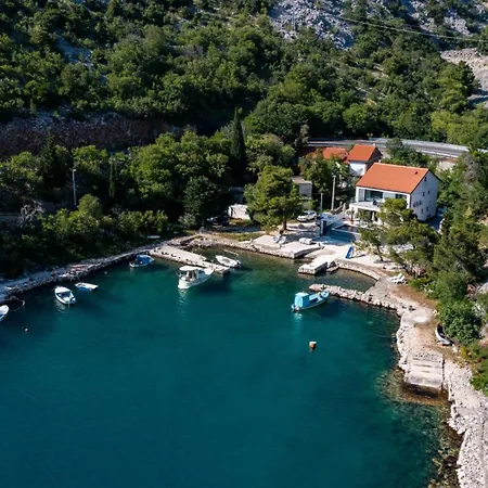 Palazzo Maestral Beachfront By Guide Karlobag