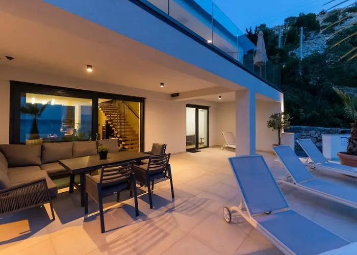 Palazzo Maestral Beachfront By Guide *