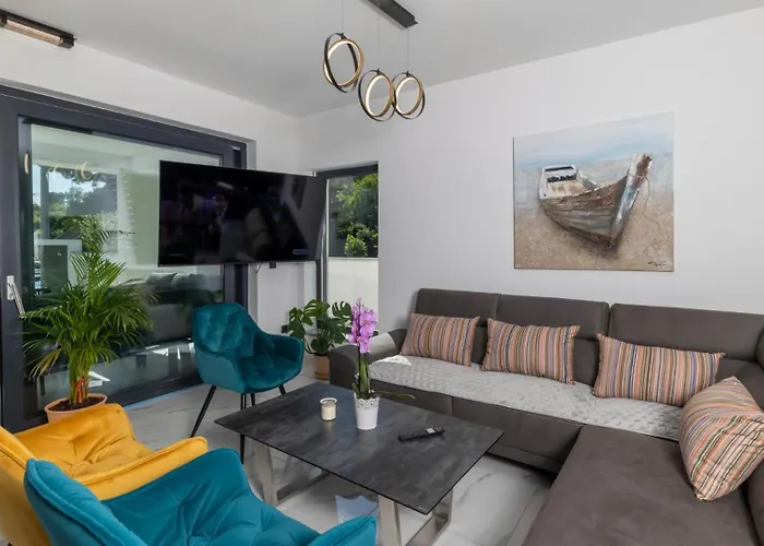 Palazzo Maestral Beachfront By Guide