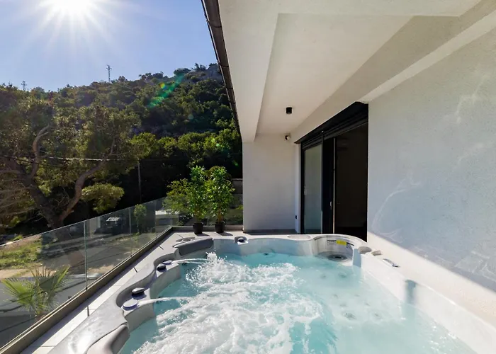 Vila Palazzo Maestral Beachfront By Guide *