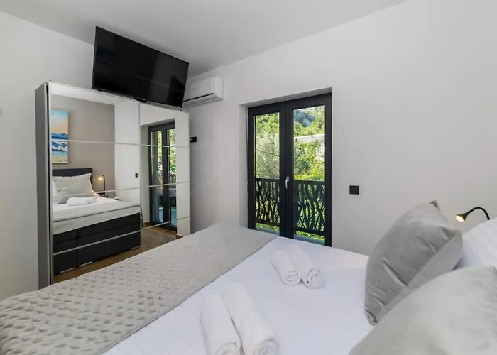 Vila Palazzo Maestral Beachfront By Guide *