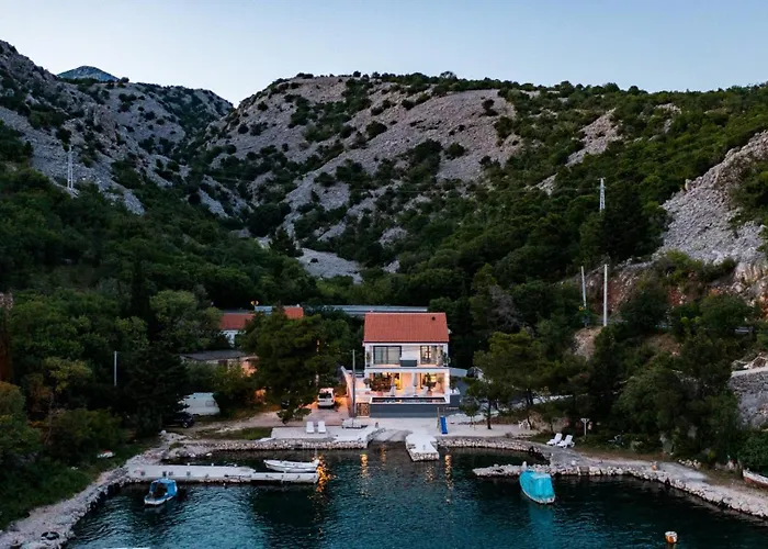 Palazzo Maestral Beachfront By Guide * Karlobag