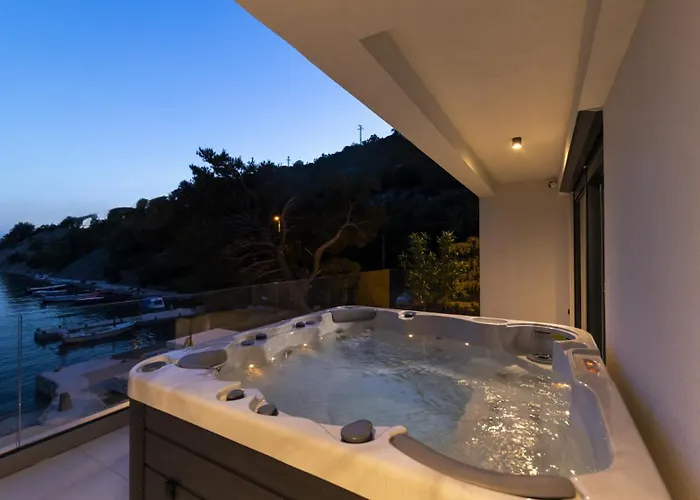 Villa Palazzo Maestral Beachfront By Guide