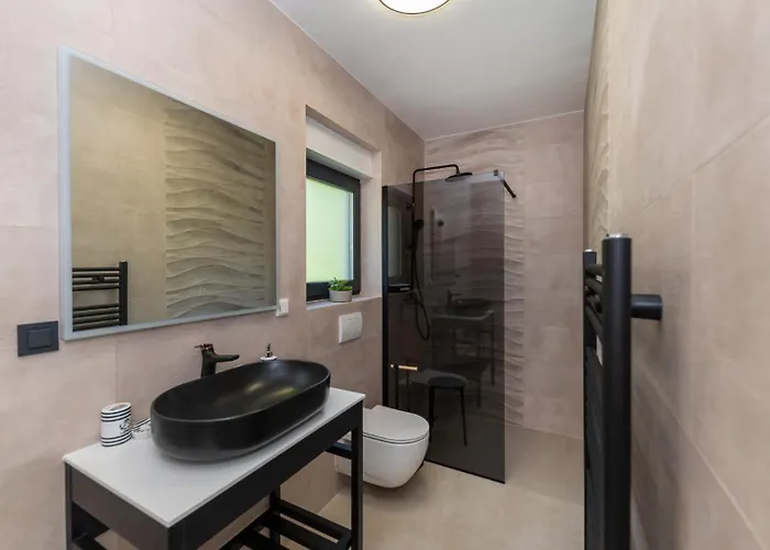 Palazzo Maestral Beachfront By Guide Vila