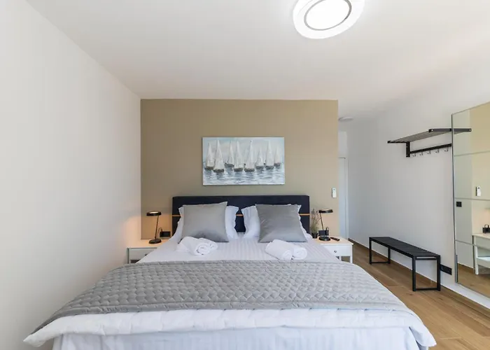 Palazzo Maestral Beachfront By Guide Villa *