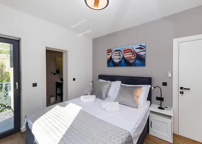 Palazzo Maestral Beachfront By Guide Villa Karlobag