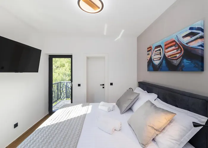 Vila Palazzo Maestral Beachfront By Guide *