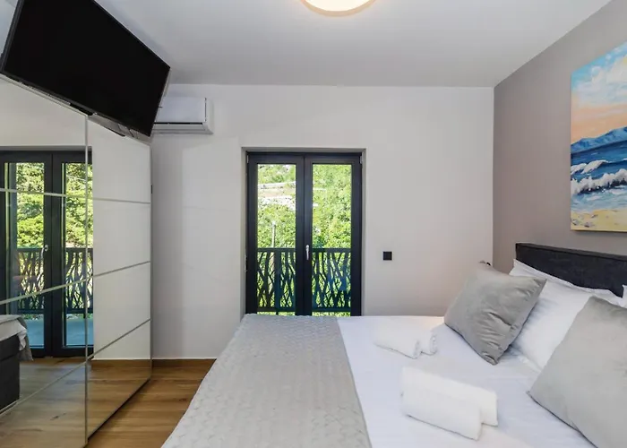 Vila Palazzo Maestral Beachfront By Guide