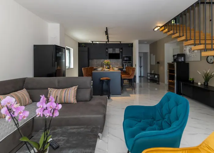 Villa Palazzo Maestral Beachfront By Guide *