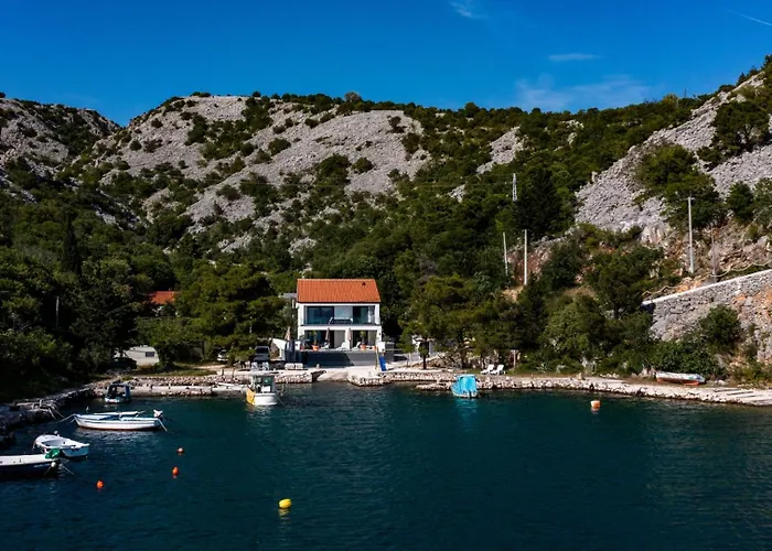 Palazzo Maestral Beachfront By Guide Villa Karlobag