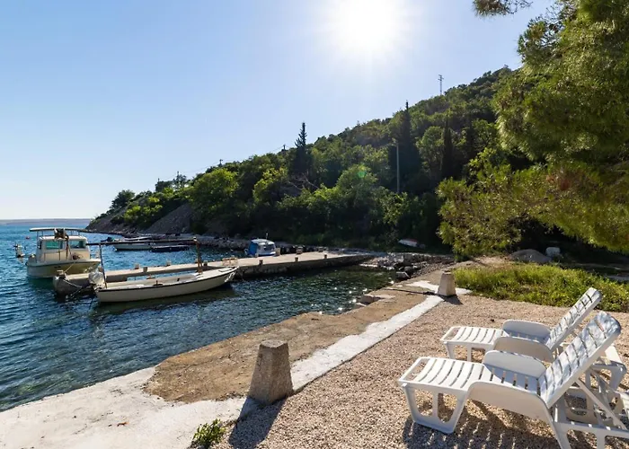 Palazzo Maestral Beachfront By Guide Villa *