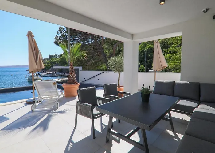 Palazzo Maestral Beachfront By Guide *