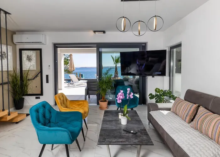 Palazzo Maestral Beachfront By Guide *