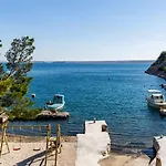 Palazzo Maestral Beachfront By Guide Villa Karlobag