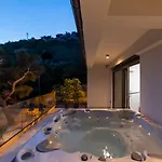 Villa Palazzo Maestral Beachfront By Guide