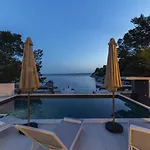 Palazzo Maestral Beachfront By Guide Villa Karlobag