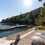 Palazzo Maestral Beachfront By Guide Villa *