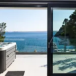 Palazzo Maestral Beachfront By Guide *