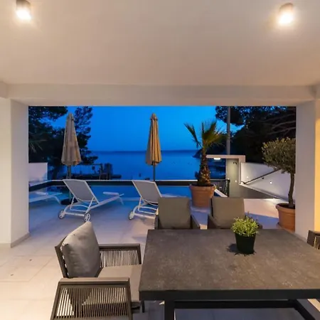 Palazzo Maestral Beachfront By Guide Villa Vinistina