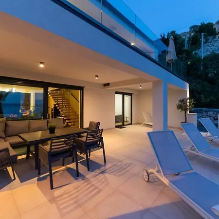 Villa Palazzo Maestral Beachfront By Guide *