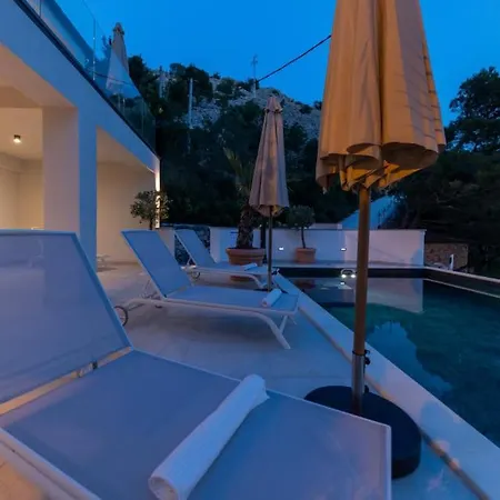 Palazzo Maestral Beachfront By Guide Villa Vinistina