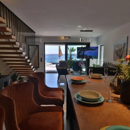 Villa Palazzo Maestral Beachfront By Guide *