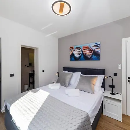 Villa Palazzo Maestral Beachfront By Guide