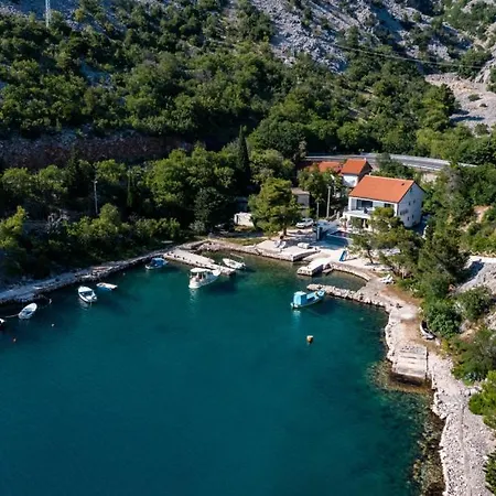 Villa Palazzo Maestral Beachfront By Guide