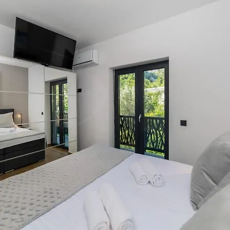 Palazzo Maestral Beachfront By Guide * Vinistina