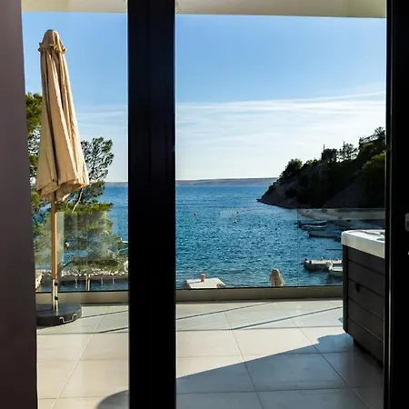Palazzo Maestral Beachfront By Guide *