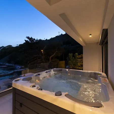 Villa Palazzo Maestral Beachfront By Guide