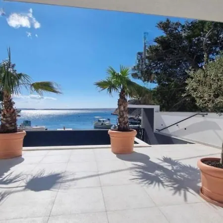 Palazzo Maestral Beachfront By Guide * Vinistina