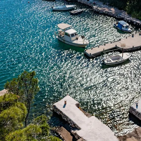 Palazzo Maestral Beachfront By Guide