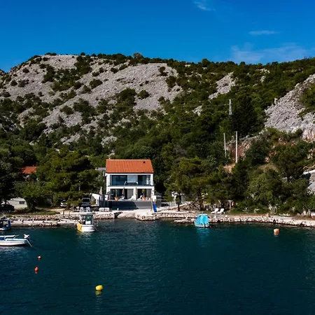Palazzo Maestral Beachfront By Guide Villa Karlobag