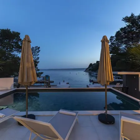 Palazzo Maestral Beachfront By Guide Villa Karlobag