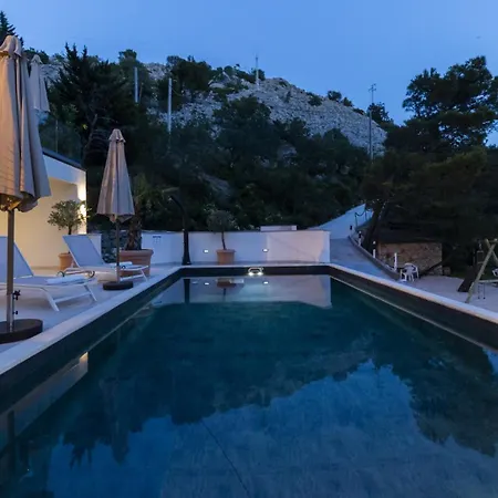 Palazzo Maestral Beachfront By Guide