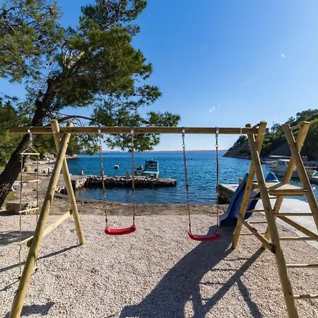 Palazzo Maestral Beachfront By Guide * Karlobag