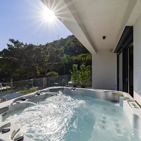 Villa Palazzo Maestral Beachfront By Guide